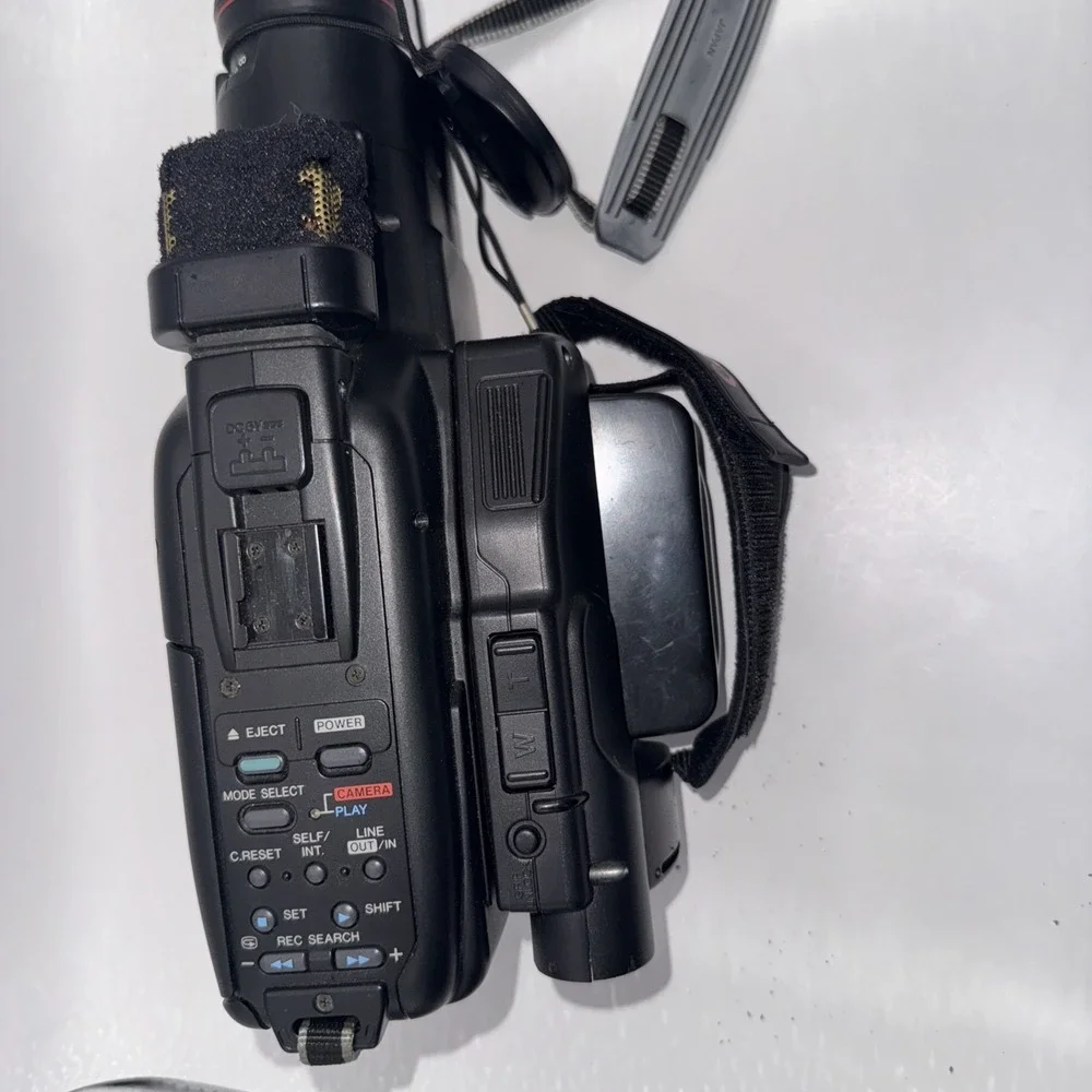 Canon E250A Camcorder Canovision plus extras in Case, w/battery&charger UNTESTED